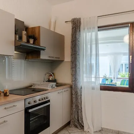 Santek Apartment Vir