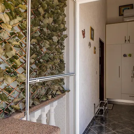 Santek Apartment Vir